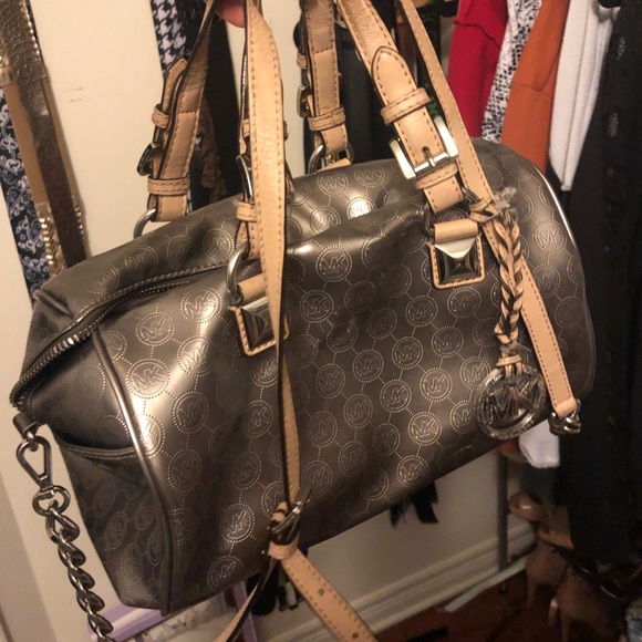 Michel kors hand bag silver and beige - Picture 2 of 5